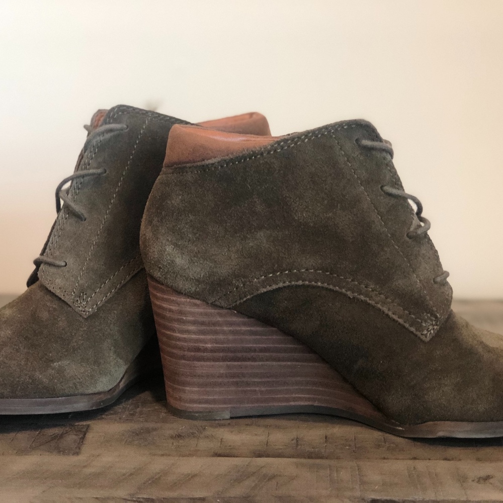 NWOT Lucky Brand Suede Olive Ankle Booties - 6.5